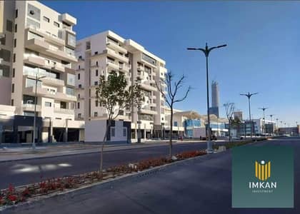 شقه للبيع استلام فوري ومتشطبه بالتقسيط حتى 12 سنه في العاصمه الادارية الجديده امام البرج الايقوني في منطقة ساكنه وعايشه وامام النهر الاخضر