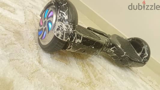 للبيع hoverboard استعمال شهرين يستحمل 200 كيلو و فيه كشافات وبيتوازن