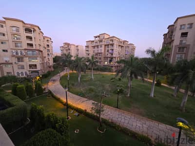 For sale: 208 sqm apartment in Madinaty B2, Wide Garden, fully finished to a high standard, ultra-super deluxe, close to services, club, banks, and schools.