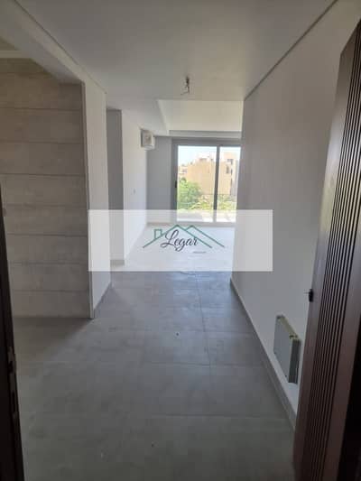 Apartment for rent in Palm Parks, 90 sq m, finished with air conditioning, at a bargain price.