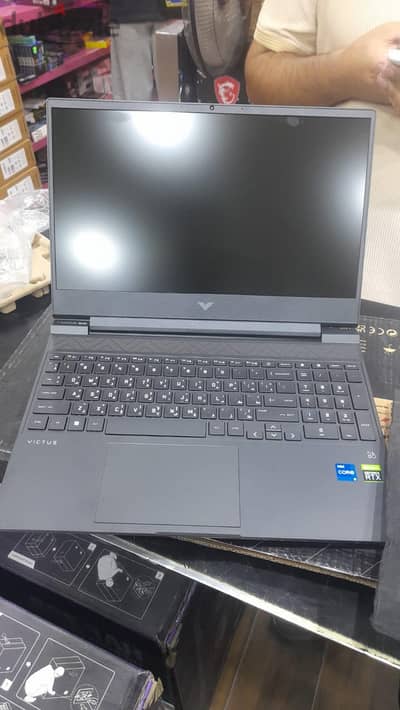 HP VICTUS 15 F0025NR