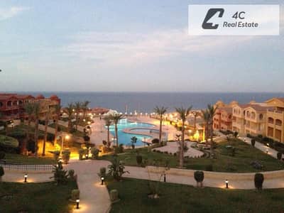 لقطه استلام فو ري شاليه مفروش يالتكييفات و الاجهزة ريسيل Porto Golf Sokhna – العين السخنة open view landscape بتقسيمه مميزة جاهز للمعاينه و السكن