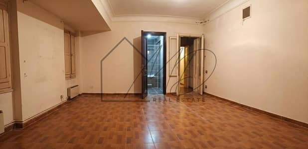 شقة للإيجار السكني في سان ستيفانو 165م