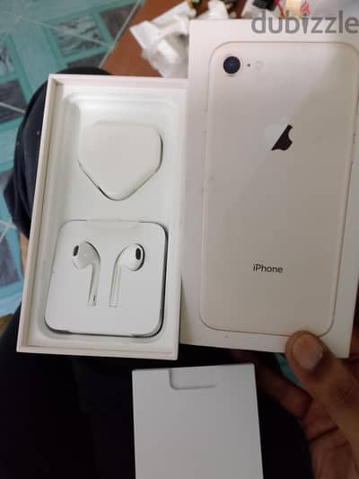 *كيت iPhone 8 كامل أصلي خلع*  من الكويت