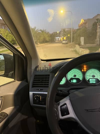 Chrysler Town and Country 2010 / كرايسلر تاون آند كانتري 2010