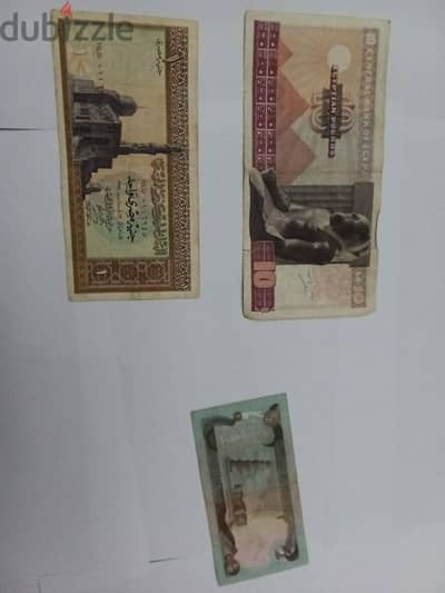 عملات مصرية وليبية