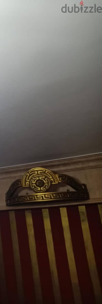تاج خشبي