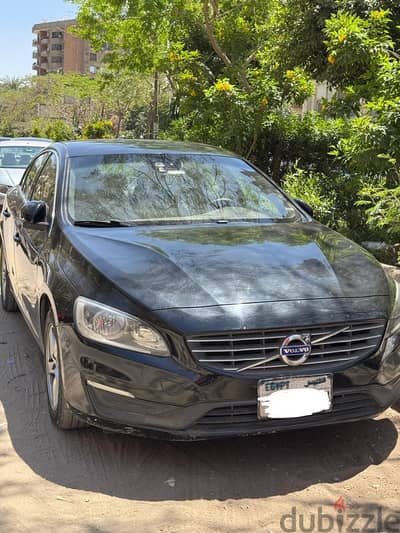 Black Volvo S60 2016,/فولفو S60 سوداء موديل 2016