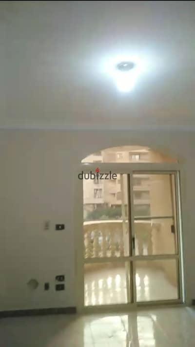 Building for sale, super deluxe finishing, Second District, Second Neighborhood, next to Al-Hosary Mosque, 6th of October University, and all services