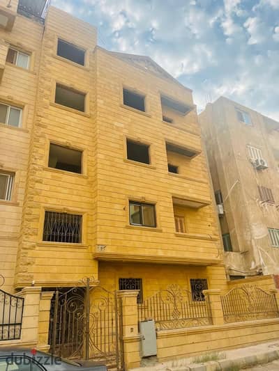 بيت للبيع بمدينة العبور الحي الاول بجوار الخدمات