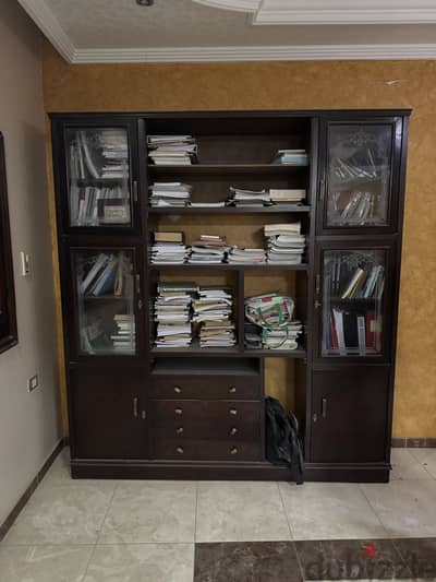 مكتبه