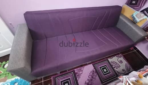 كنبة سرير الدورا بحالة ممتازة