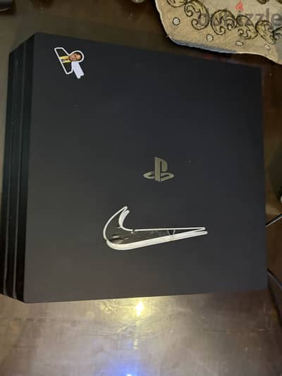 Ps4 Pro + 2 joystick + games