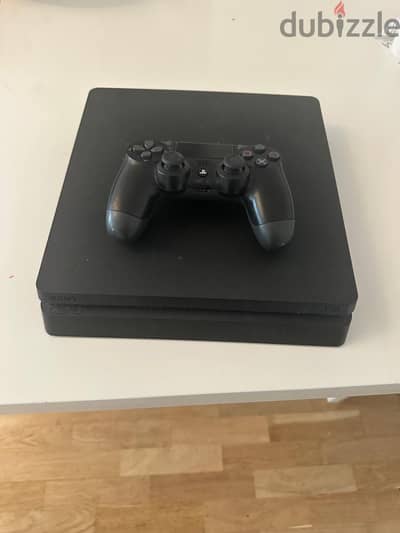 PLAYSTATION 4 SLIM