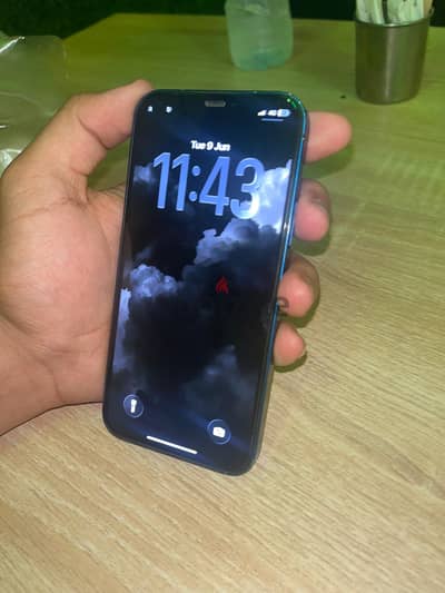 Apple - iPhone 12 (معاه البوكس و الشاحن)