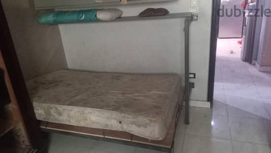 سرير  حديد ١٢٠ قابل للطي جزامه  دولاب صغير