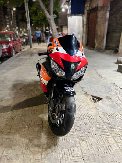 Honda CBR 1000 موديل 2008 رخصة سارية