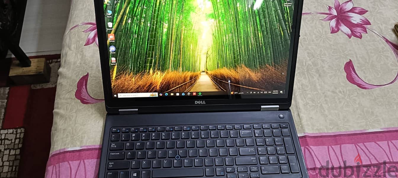 Latitude E5570 1