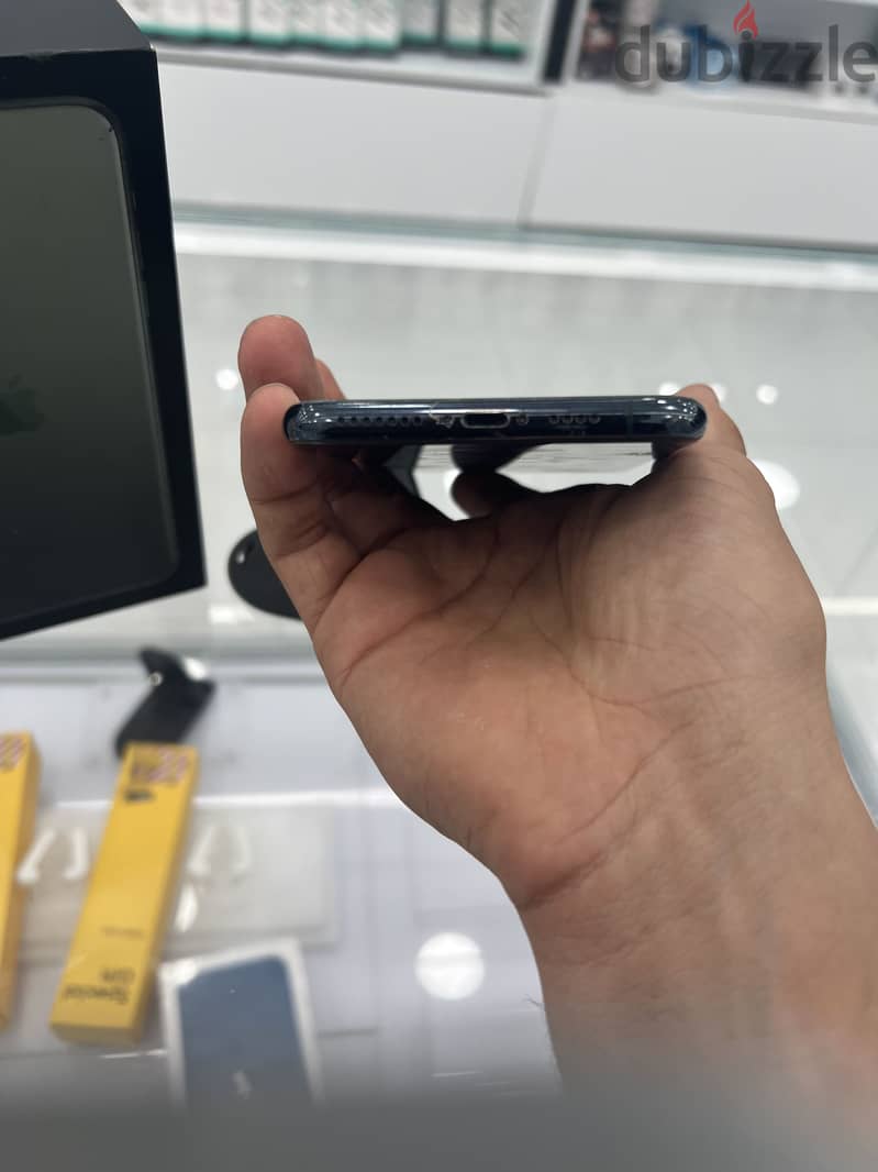 Apple - iPhone 11 Pro Max 2