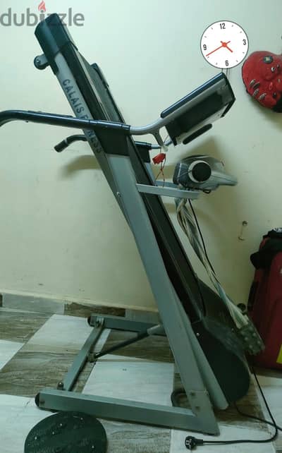 مشاية كهرباء من شركة tecno omq treadmill بعدها جهاز ماساج وتويستر اصلي