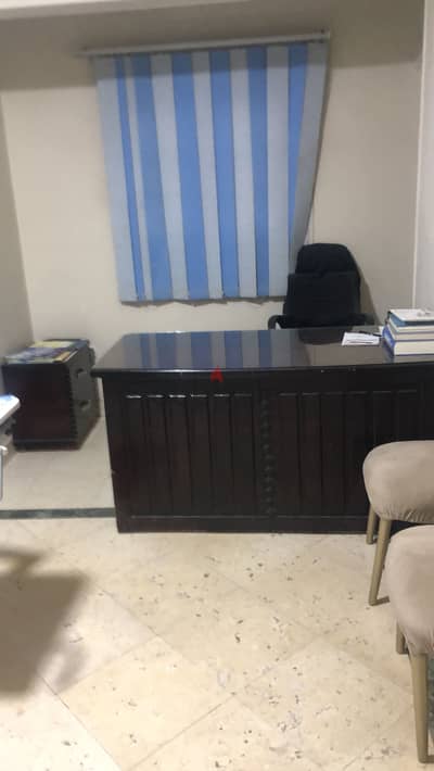 مكتب طبيب او شركه