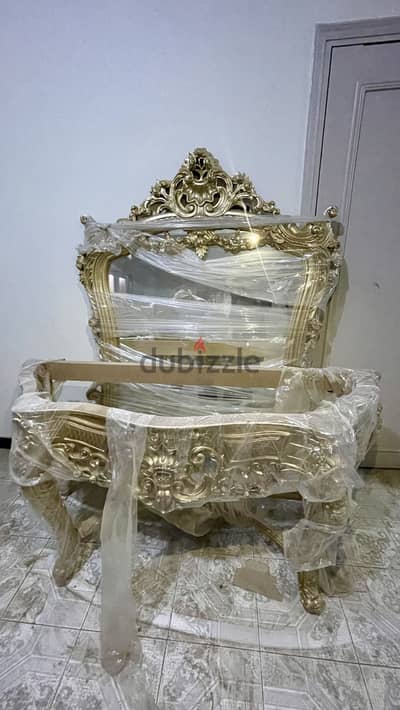 للبيع صالون ونيش و قونصول و 2 ترابيزه جديد لم يستعمل