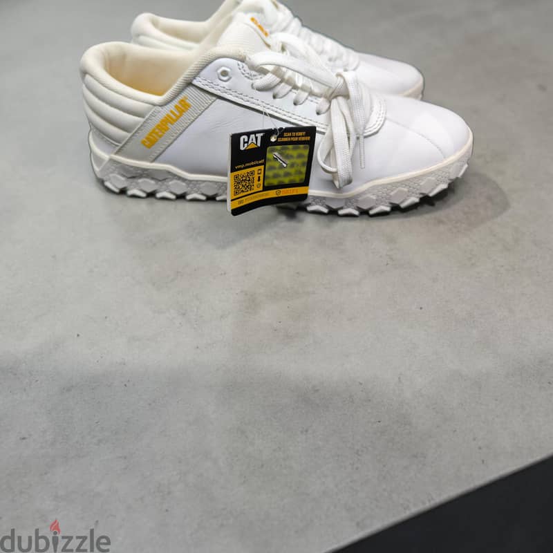 caterpillar مقاس 41 4
