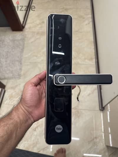 Smart door lock Yale