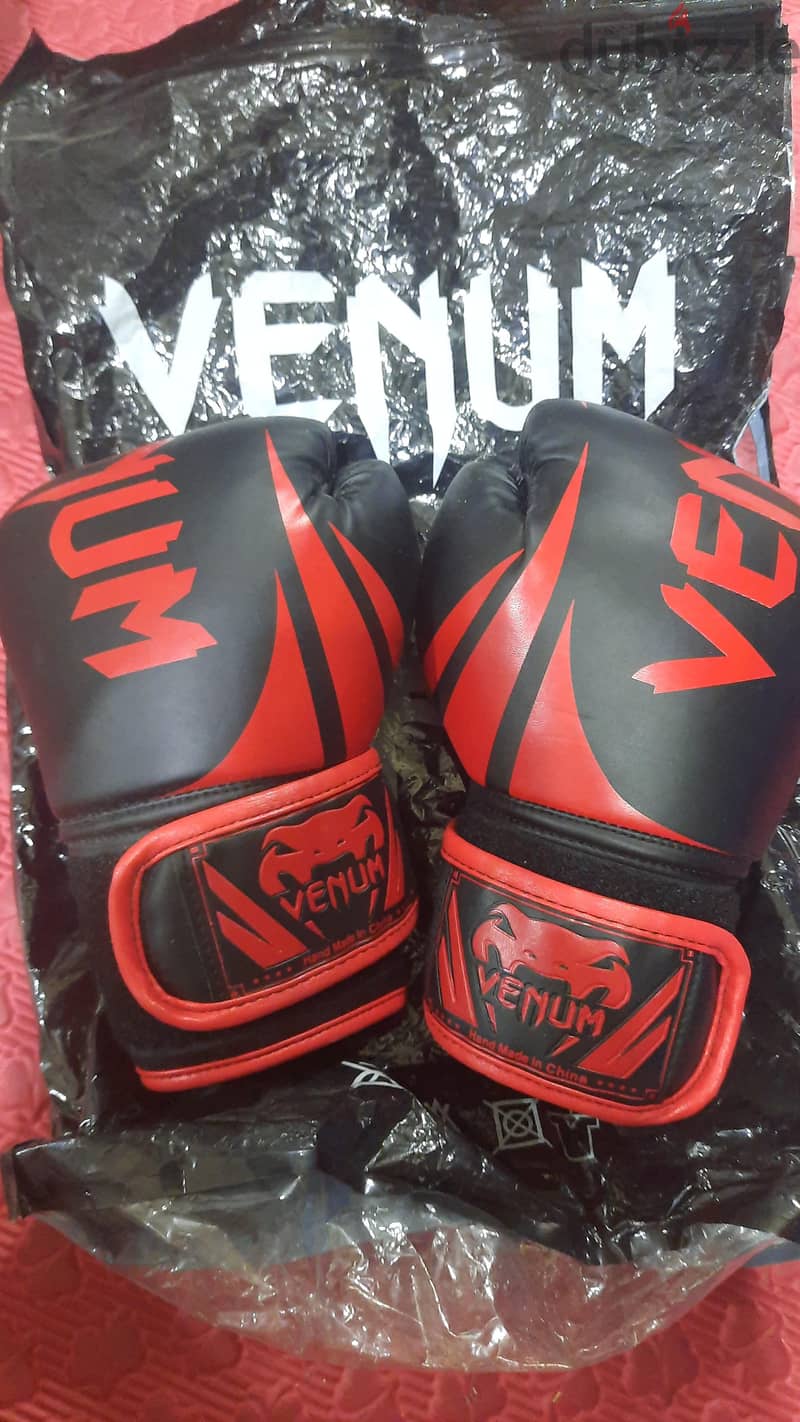 Venum gloves 2