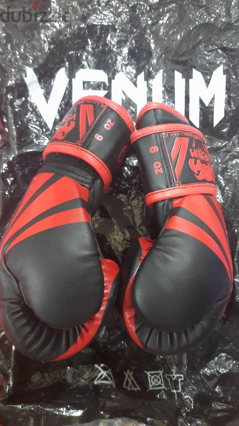 Venum gloves 3