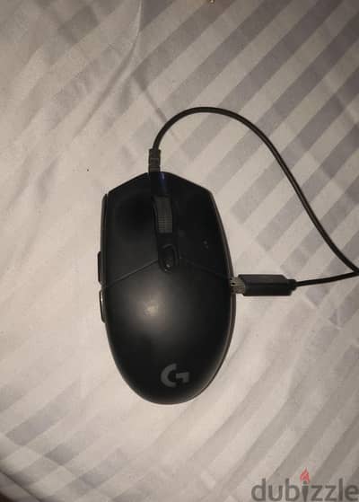 Logitech 102 gaming mouse الاصلي بالعلبه بتاعته