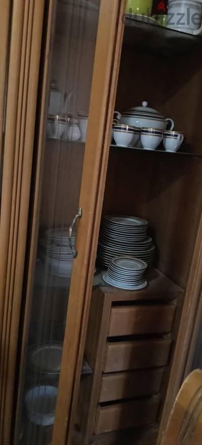 سفره للبيع شامله النيش و الكراسي