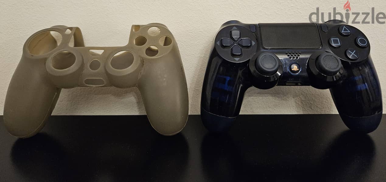 PS4 PRO Excellent Condition + 2 controllers 4