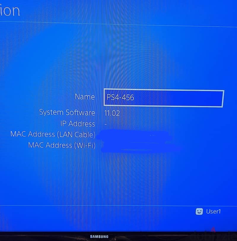 PS4 PRO Excellent Condition + 2 controllers 6