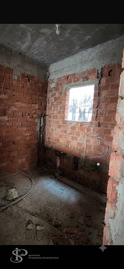شقة بالحي اليوناني مجاورة 81 دور تاني علوي مساحة 135 متر
