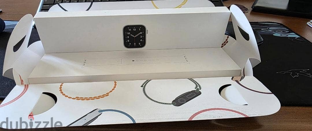 Apple Watch SE - Perfect Condition 2