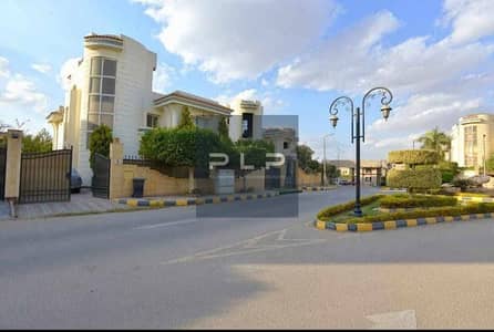فيلا مستقلة للبيع في جولدن هايتس بالتجمع الخامس - فيو لاندسكيب وبحيرة جاهزه ع الاستلام فوري  برايم لوكيشن امام الرحاب مباشره