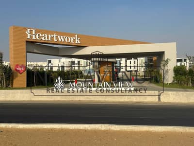 مبنى إداري  بمساحة 270 متر مربع  للبيع بأقل سعر  Heart Work Mountain view i City ثلاثة ادوار