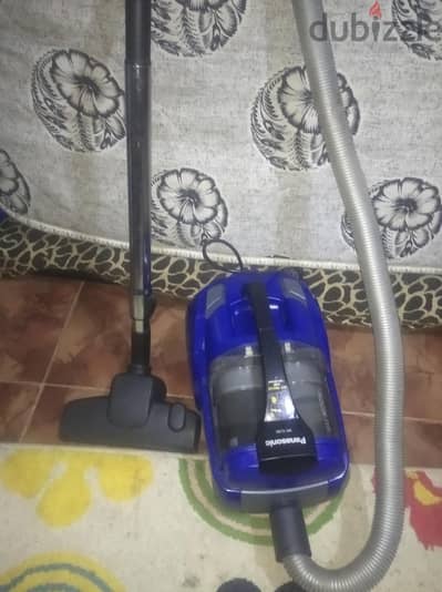 مكنسه باناسونيك وارد الخارج استخدام بسيط بتعادل ٢٠٠٠وات فى شفطها قوى ج
