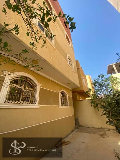 بيت بالحي اليوناني مجاورة 86 مساحة 209 متر  4 ادوار