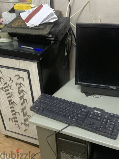 جهاز كمبيوتر شامل الطبعه وترابيزة كمبيوتر