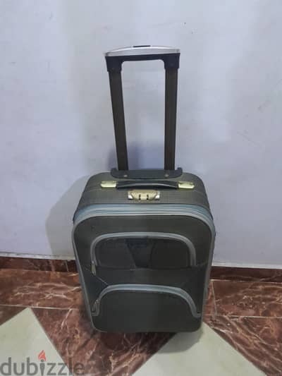 شنطة سفر بحاله جيده بدون عيوب