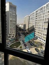 شقة للبيع في كمبوند وان قطامية، 3 غرف، 145 متر مربع، في أميز موقع داخل الكمبوند.
