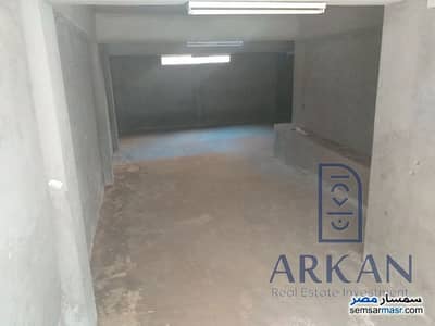 على الممشى السياحي R4 مباشرة  بجوار بنزينة موبيل – أمام إليكو سيتي  واجهة مباشرة على القطار السريع والمحور الرئيسي.