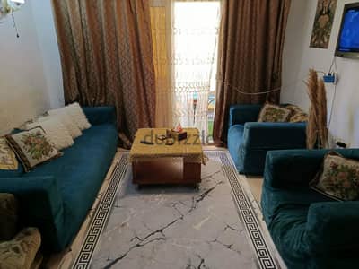 2 انتريبه كنبه + 2 كرسي بدون ترابيزة