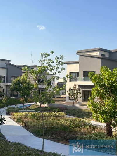 Twonhouse Middle 210m Prime Location Ready to Move in Creek Town  New Cairo