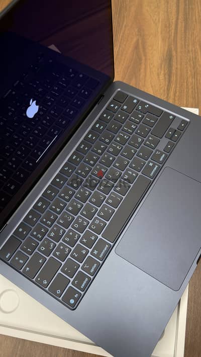 Apple MacBook Air ( M4 ) Arabic keyboard 16 ram 256g battery 100%