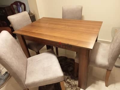 Dining table 4 seaters- leather chairs