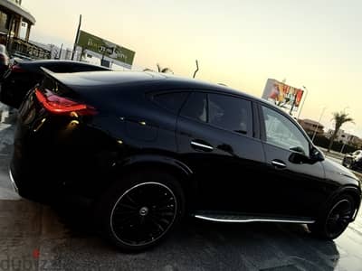 Mercedes-Benz GLC 300 premium plus 2026 black x red