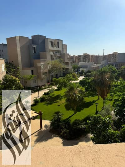 فرصة مميزة للإيجار في مدينتي – B8   موقع استثنائي بجوار الخدمات مباشرة بمساحة: 247 متر